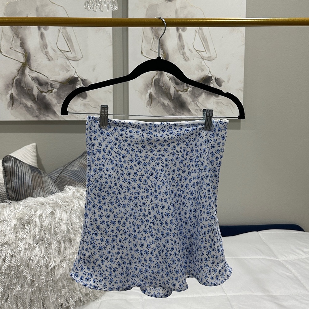 Adorable Blue&White Mini Skirt !